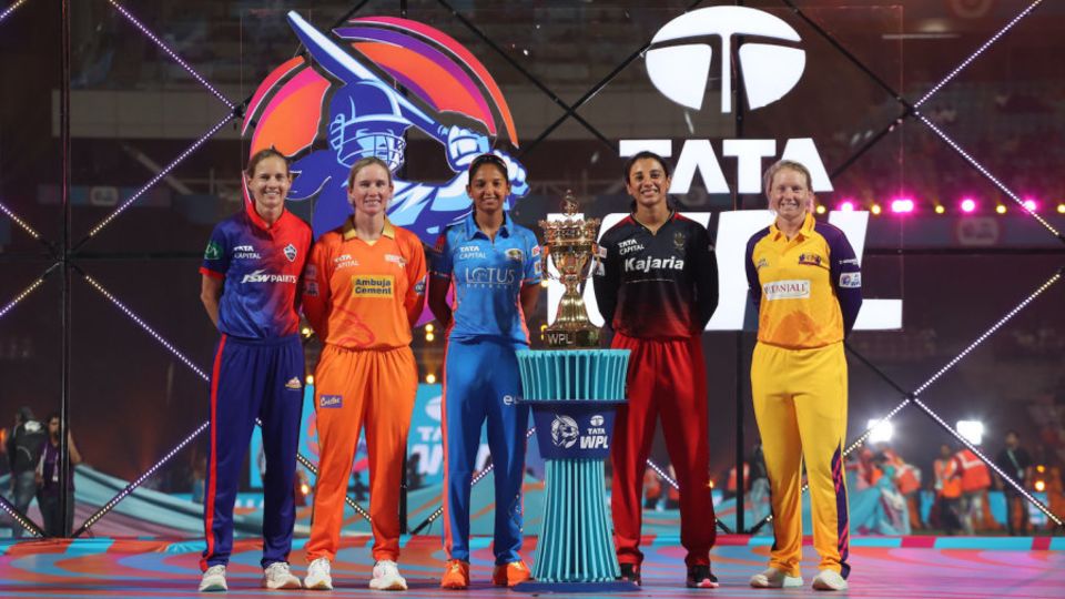 Meg Lanning, Beth Mooney, Harmanpreet Kaur, Smriti Mandhana, and Alyssa Healy pose with the trophy