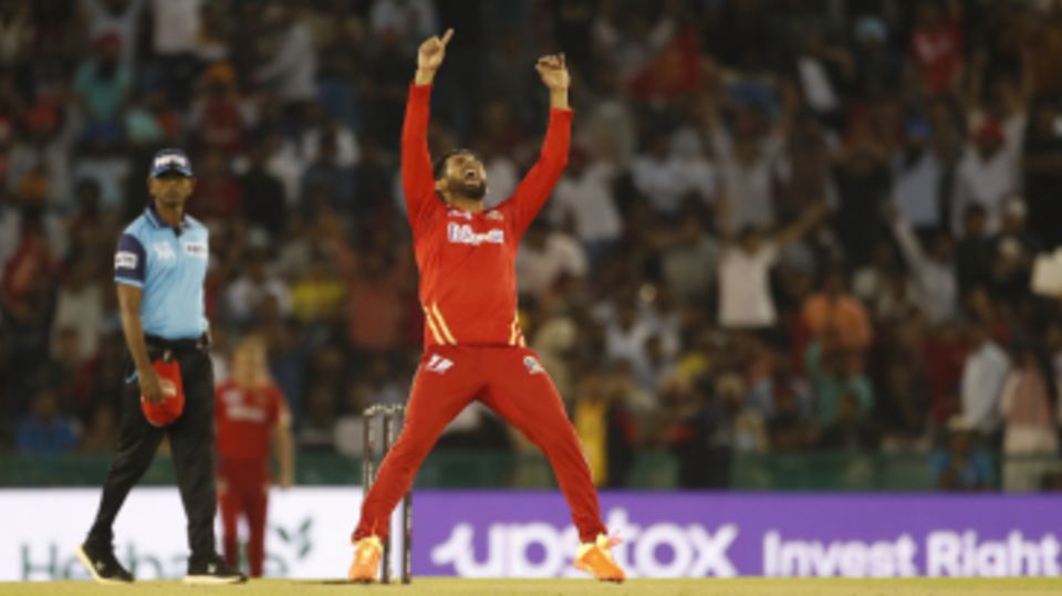 Sikandar Raza picked up the big wicket of Nitish Rana