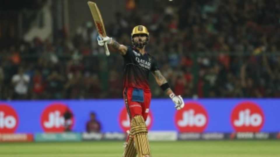 Virat Kohli acknowledges his fifty