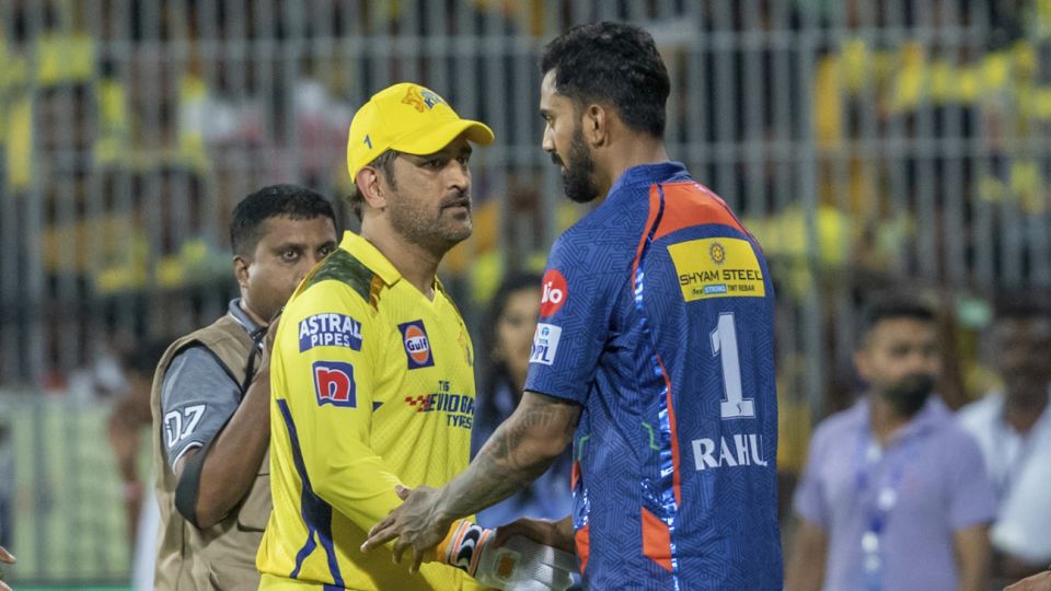 MS Dhoni and KL Rahul shake hands after the game