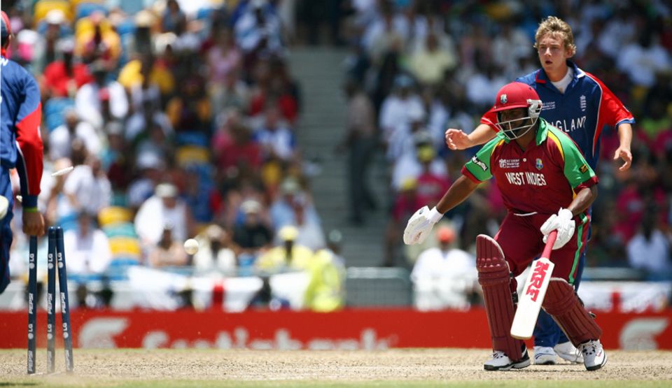 Brian Lara gave a few glimpses of his class before being run out while responding to a call from a hesistant Marlon Samuels