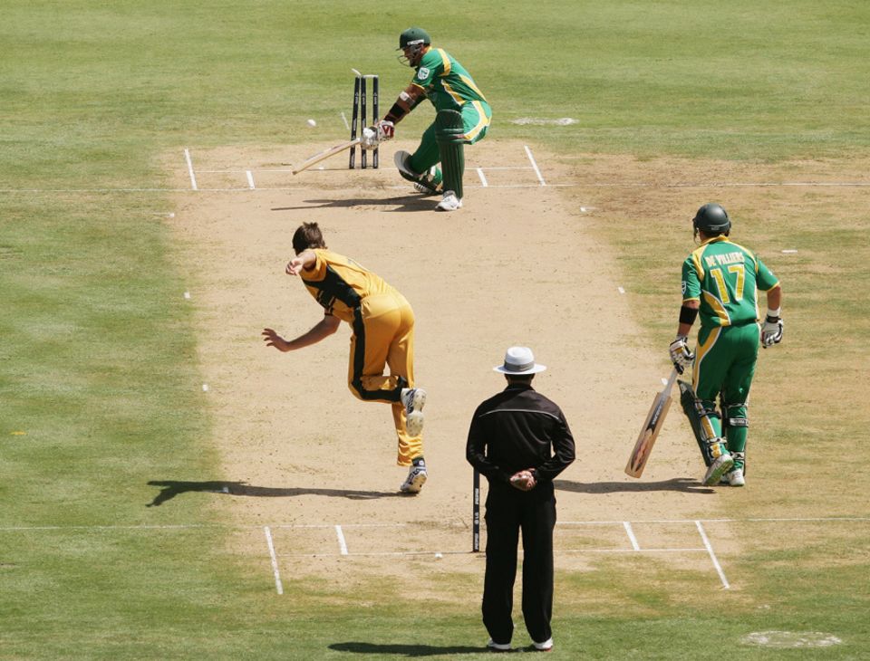 Jacques Kallis was bowled by a Glenn McGrath yorker