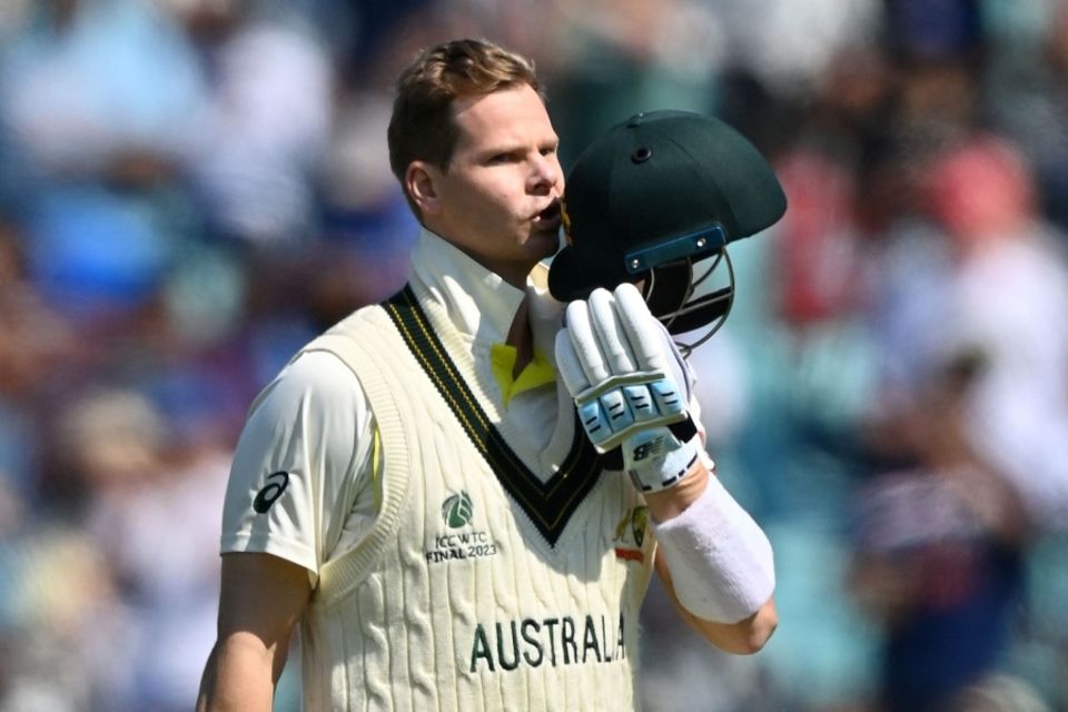 Steven Smith celebrates his century