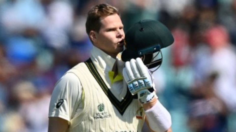 Steven Smith celebrates his century