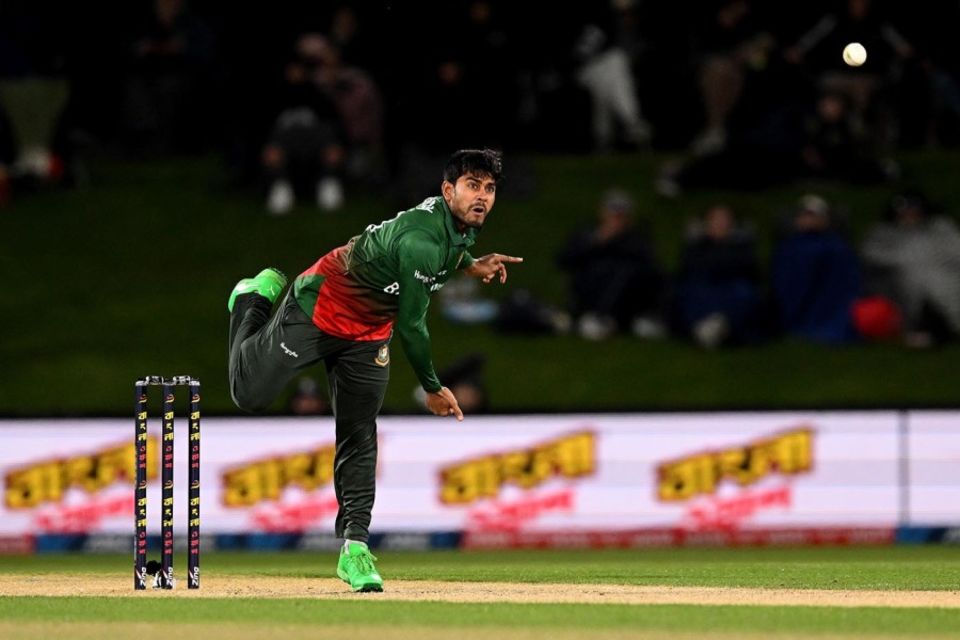 Mehidy says he plays into the conception that offspinners are easy meat for right-hand batters. "I focus on ensuring that the right-hand batter can't handle me properly. They will target to hit me. If I can prevent it, I will be successful"