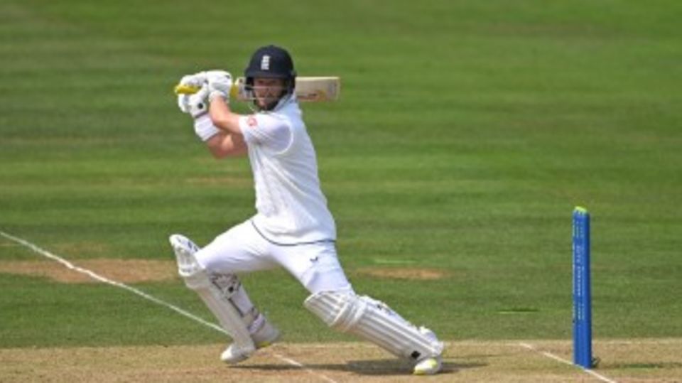 Ben Duckett cuts through point