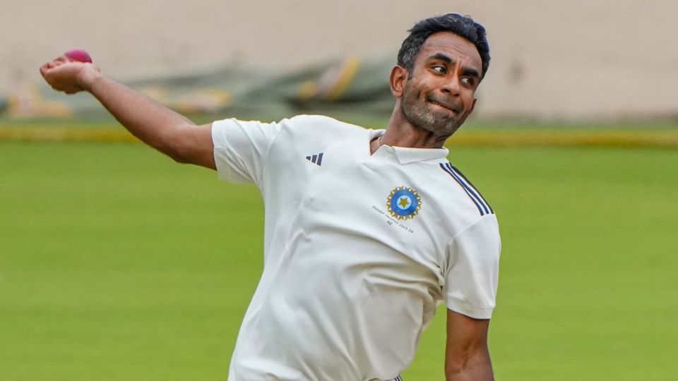 Jayant Yadav picked up three wickets to keep South Zone to 195