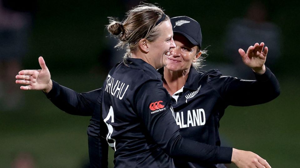Lea Tahuhu and Suzie Bates have moved up the T20I bowlers' and batters' tables