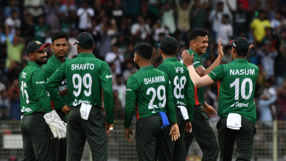 Taskin Ahmed struck two early blows