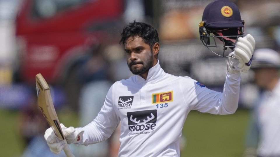 He had to do it ugly at the start, but by the time he got to his century, he was looking like the Dhananjaya de Silva we know