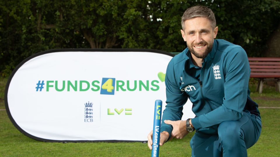 Chris Woakes at a #Funds4Runs session at Stockport Georgians Cricket Club