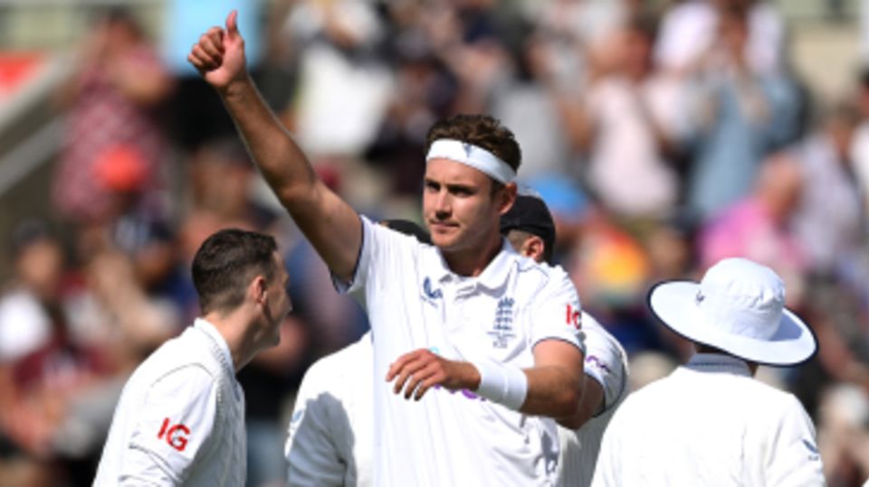 Stuart Broad acknowledges the applause for his 600th Test wicket