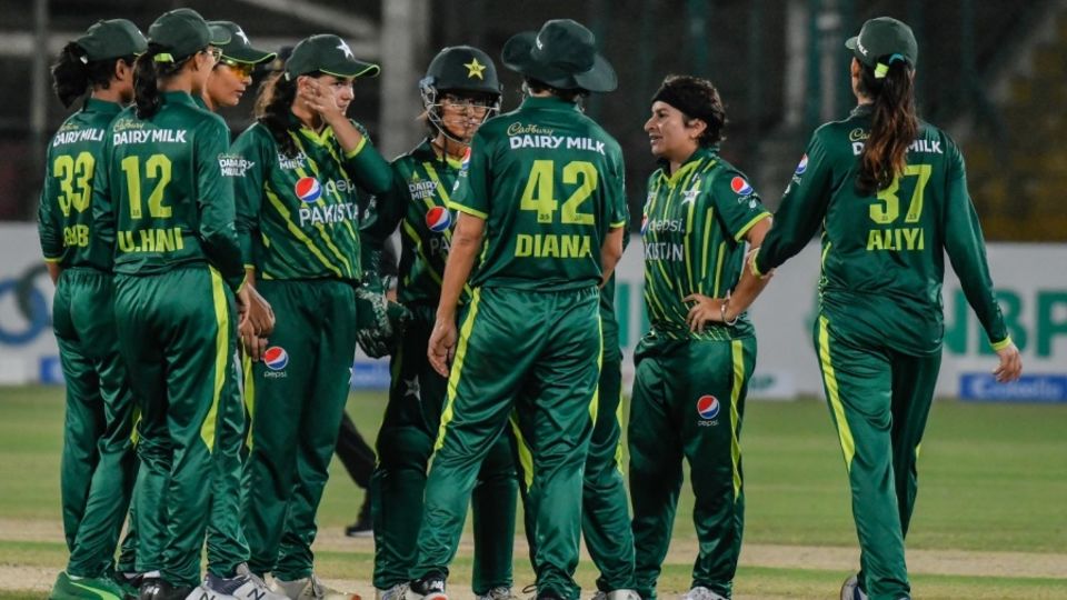 Pakistan sealed a six-run win to complete a series whitewash