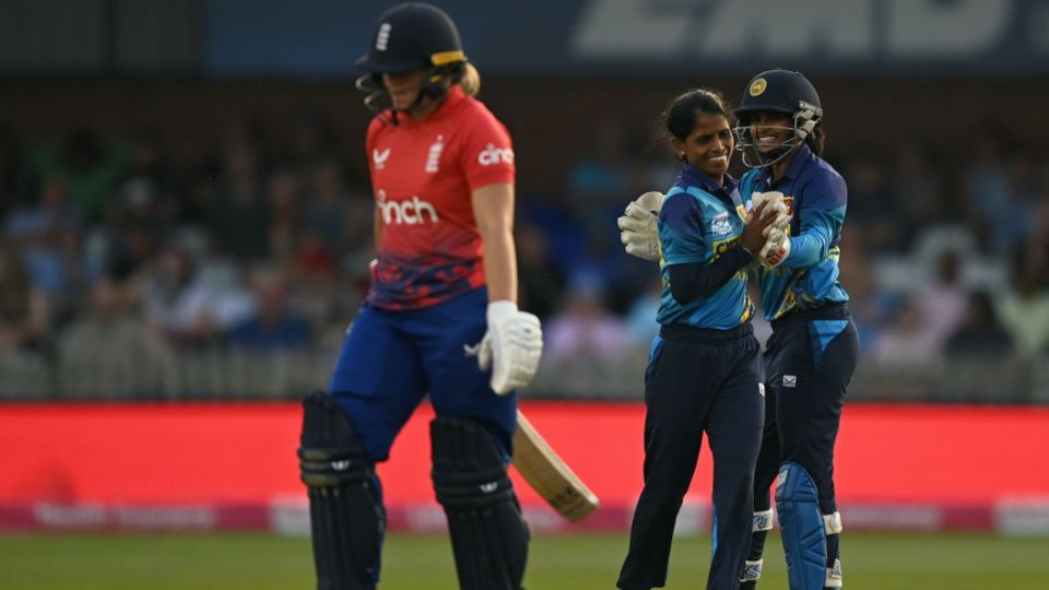 A yorker from Udeshika Prabodhani knocked over Danielle Gibson