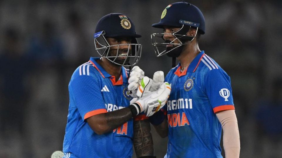 Suryakumar Yadav and KL Rahul put on 80 off 85 balls for the fifth wicket