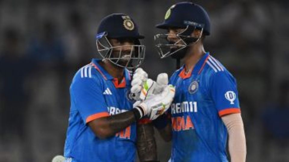 Suryakumar Yadav and KL Rahul put on 80 off 85 balls for the fifth wicket