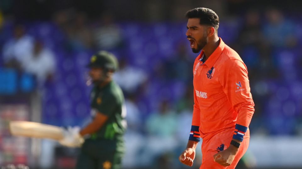 Aryan Dutt did not pick up a wicket on the night, but he sure did hit the target with the bat