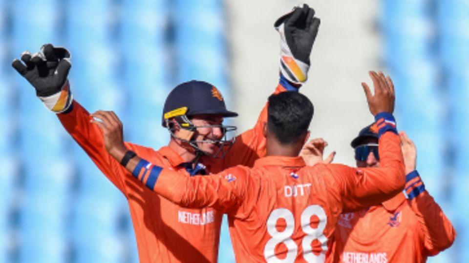 Aryan Dutt, opening the bowling, struck in the fifth over