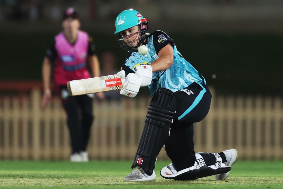 Georgia Voll slog sweeps for six