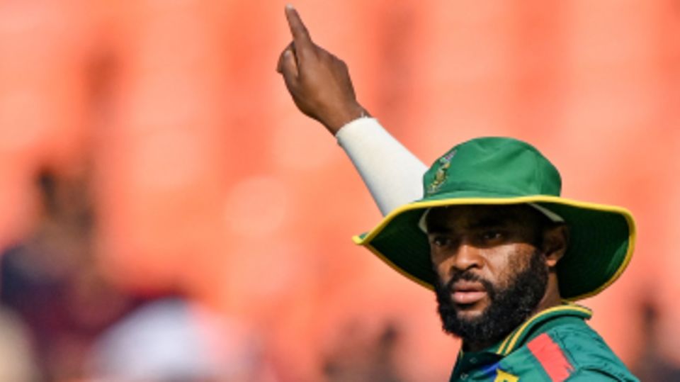 Temba Bavuma sets his field