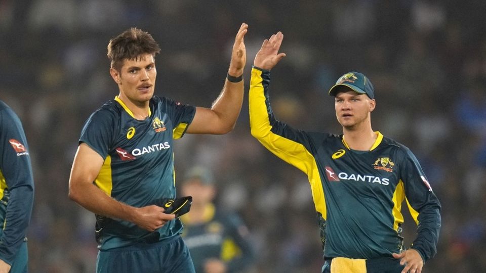 Aaron Hardie (centre) bounced back strongly with the ball in the final two T20Is against India