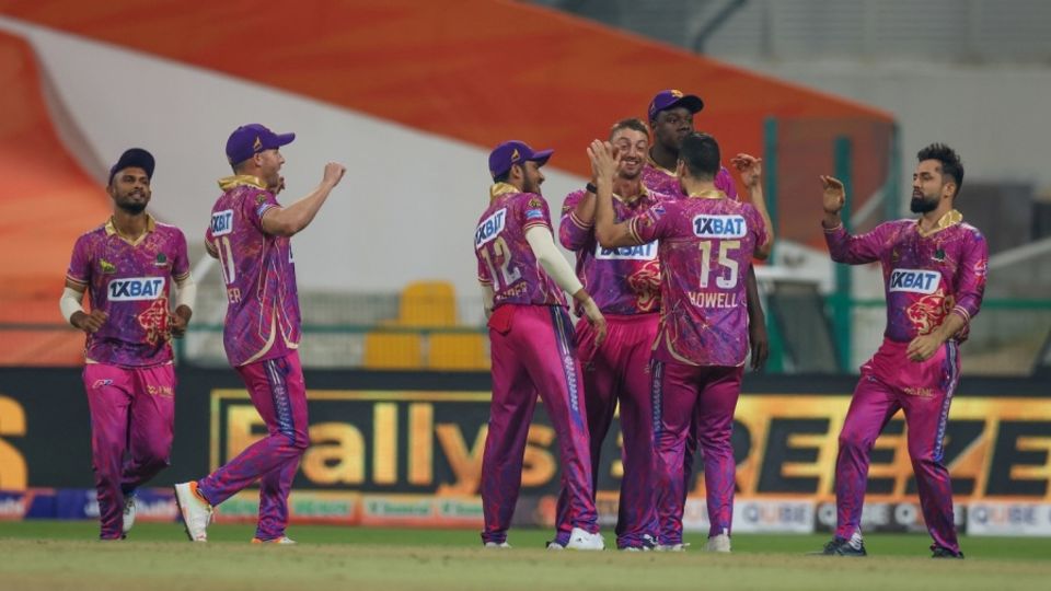 Daniel Sams struck twice in the first over