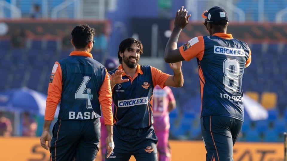 Karim Janat picked up two wickets in an over to derail Bangla Tigers' innings