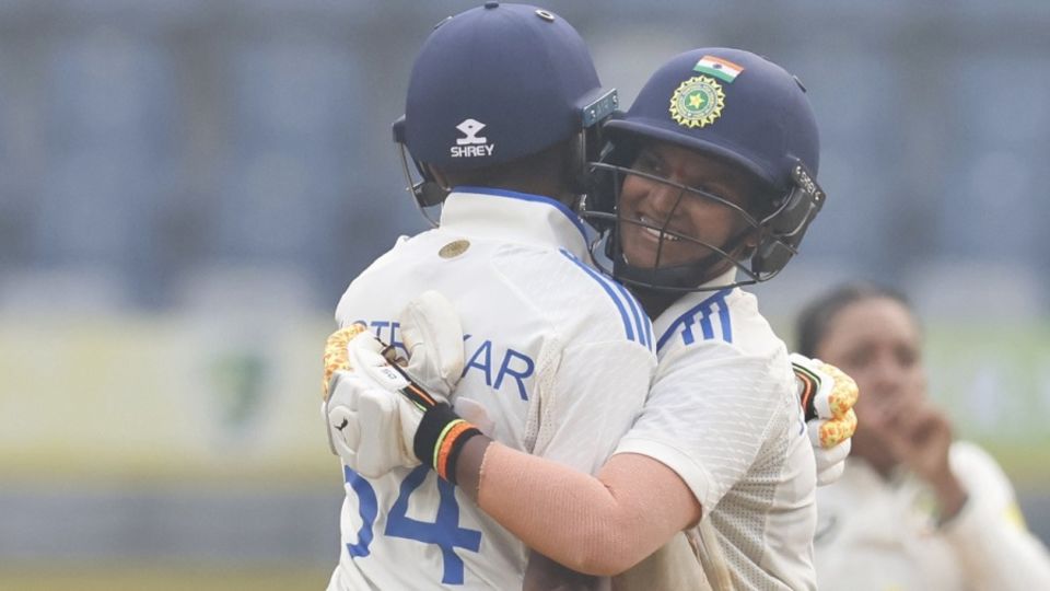 Deepti Sharma and Pooja Vastrakar added 122 for the eighth wicket