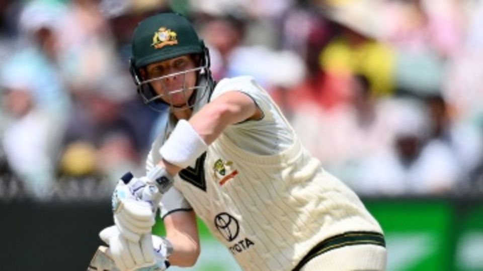 Steven Smith kept the Australian innings chugging along