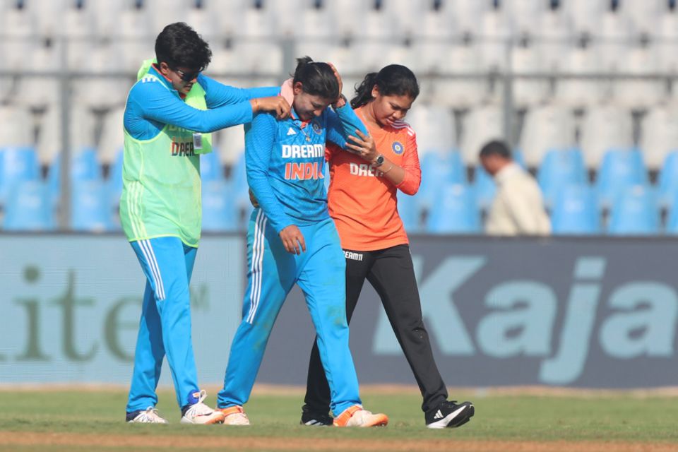 Sneh Rana went off the field after colliding with Pooja Vastrakar in the 25th over