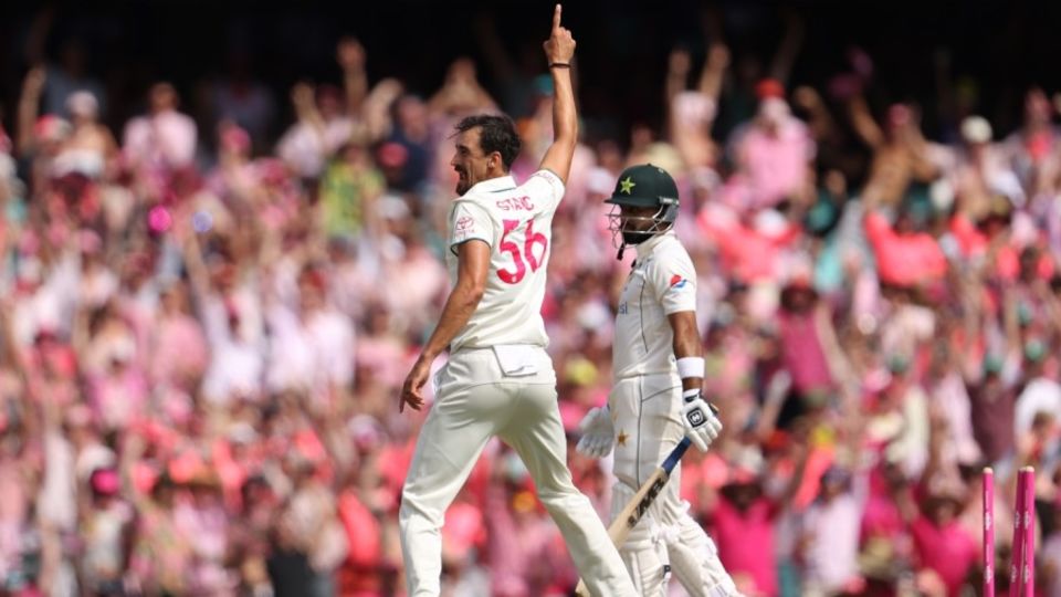 Mitchell Starc clean bowled Abdullah Shafique