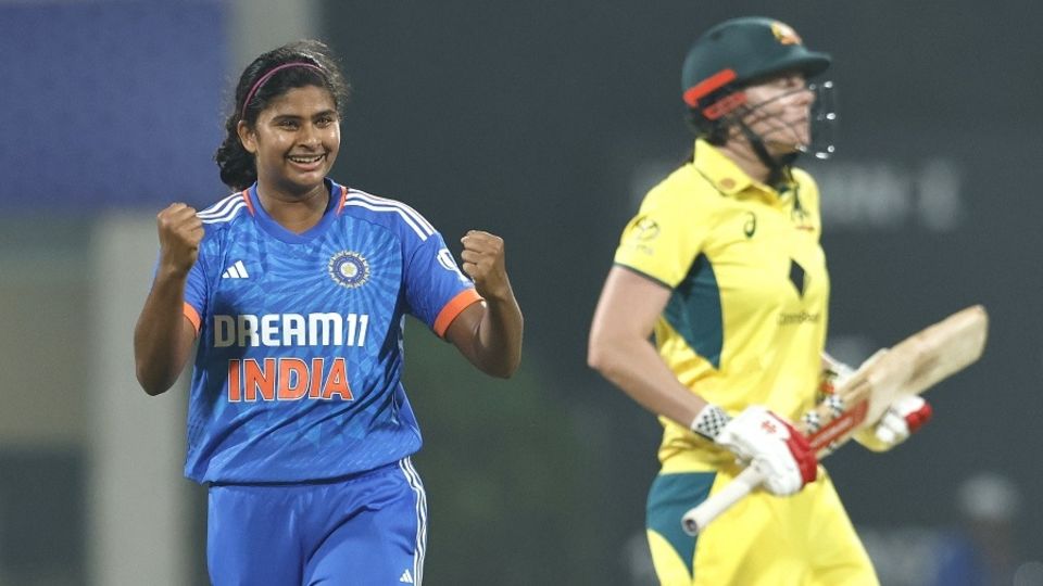 Titas Sadhu picked up three wickets inside the powerplay