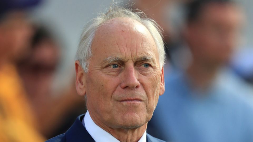 Colin Graves is set to return as Yorkshire chair after his takeover was approved