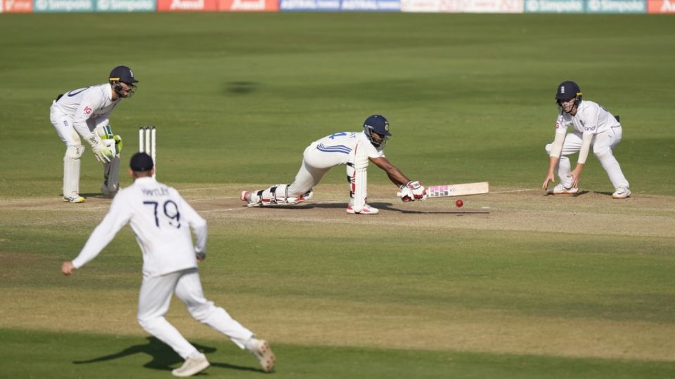 KS Bharat attempts a reverse sweep
