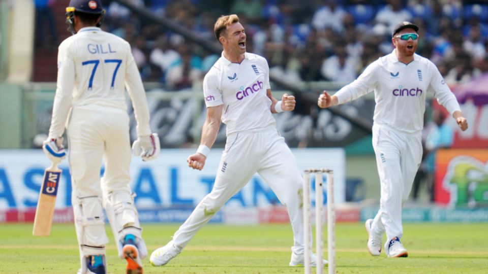 James Anderson drew the outside edge off Shubman Gill's bat