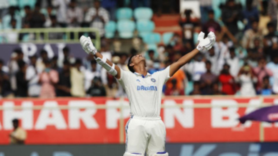 Yashasvi Jaiswal reached his century with a six