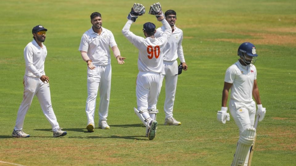 Umesh Yadav got two wickets, including that of Shreyas Iyer
