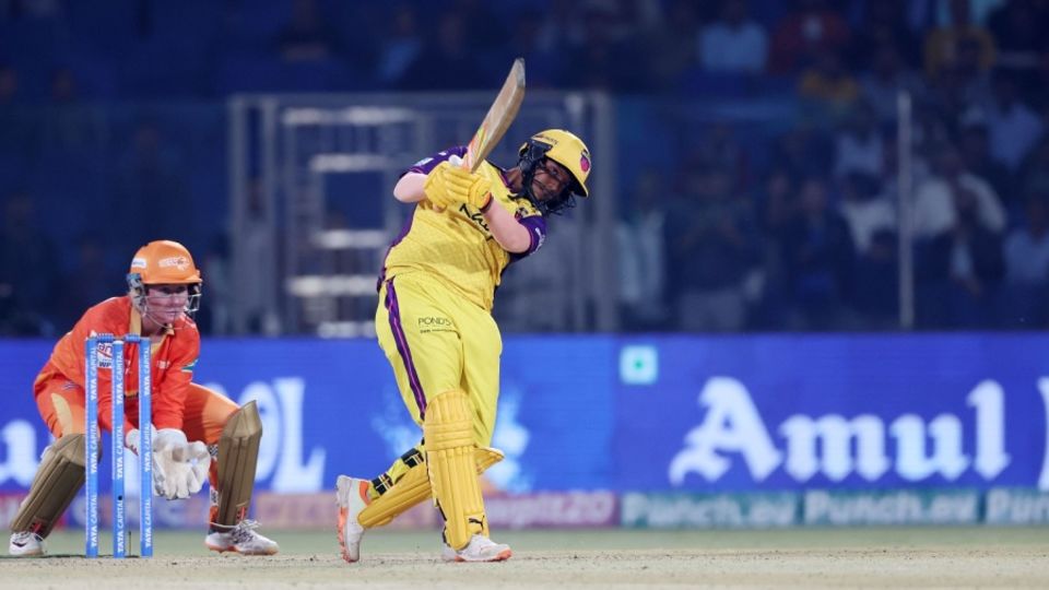 Deepti Sharma hit two sixes in the last over, but they were not enough