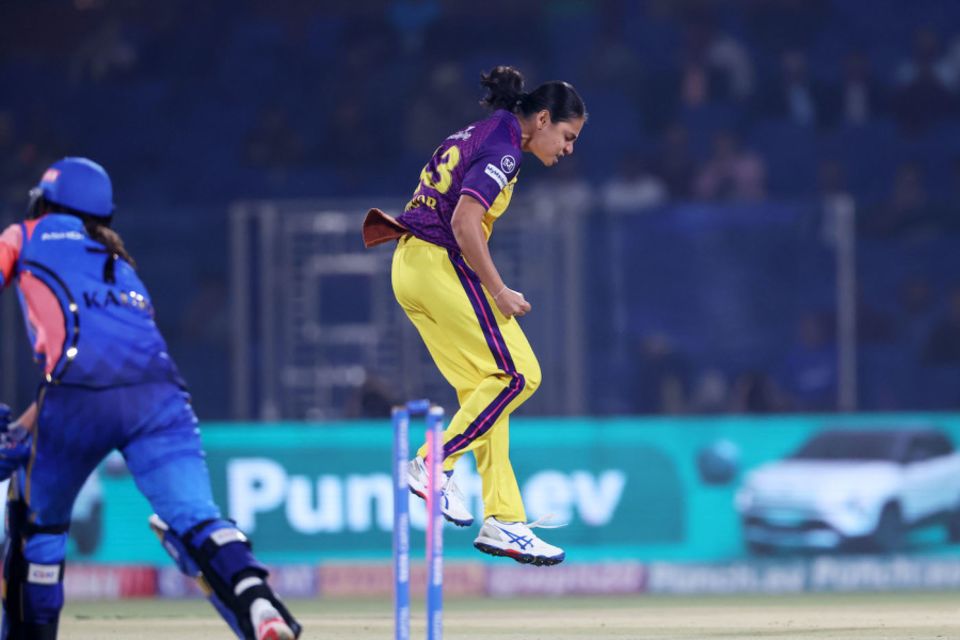 Thakor knocked Harmanpreet Kaur's off stump over for her maiden WPL wicket