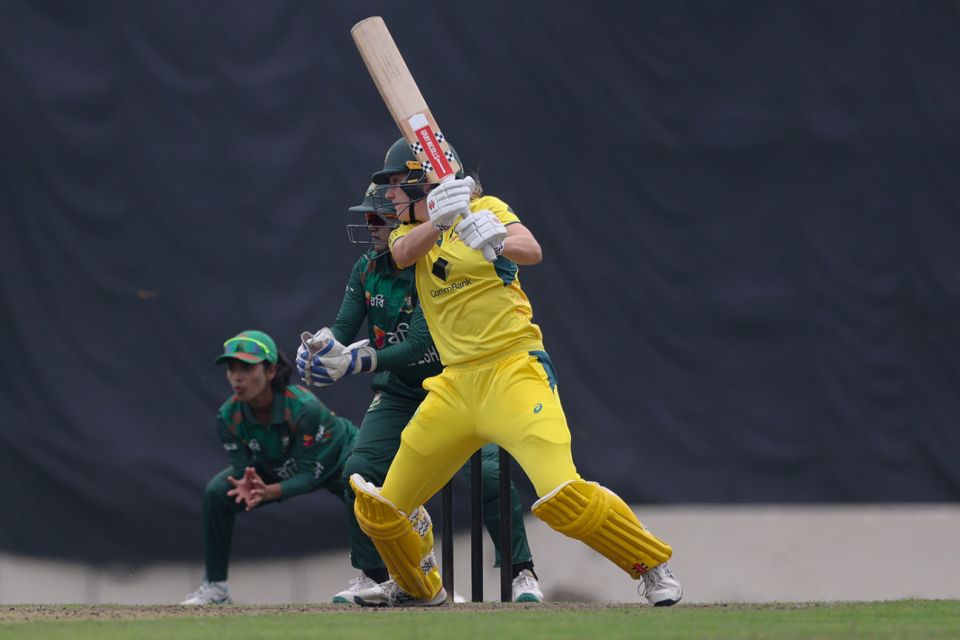 Annabel Sutherland played a measured innings to start with before upping the ante