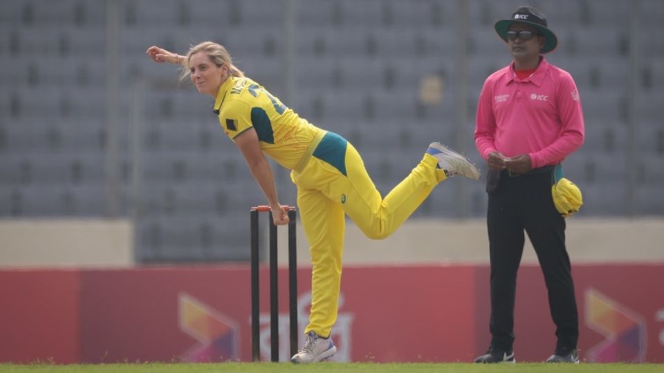 In her first ODI since September 2021, Sophie Molineux bowled ten overs unchanged and returned three wickets
