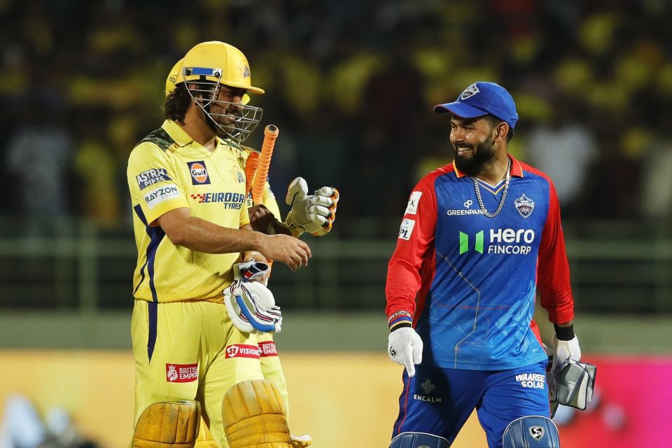 MS Dhoni and Rishabh Pant thrilled the Vizag crowd