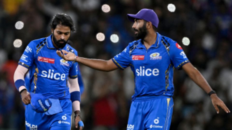 Hardik Pandya and Jasprit Bumrah look like people whose team isn't doing too well