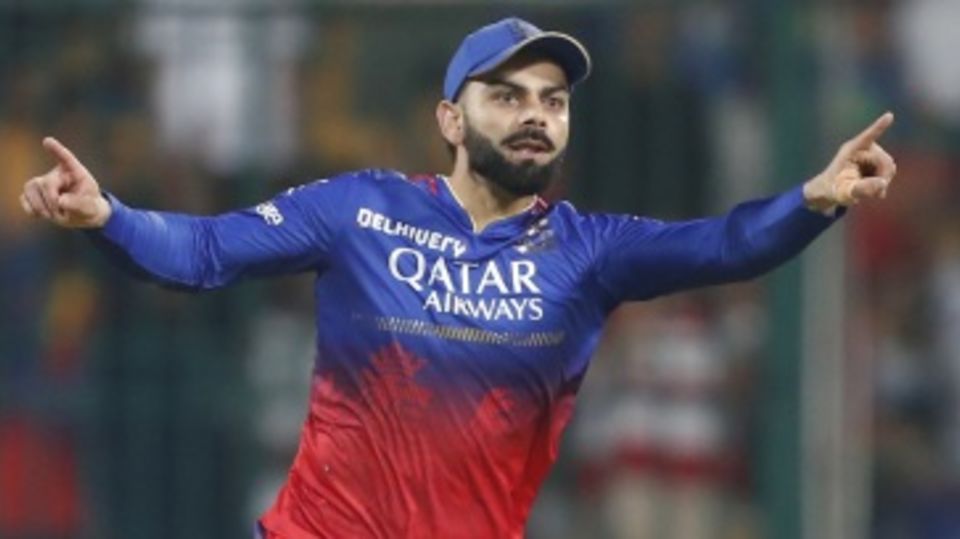 Virat Kohli effected a direct hit to catch M Shahrukh Khan short