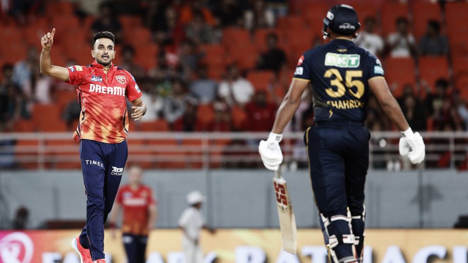 Harshal dismissed Shahrukh Khan of Gujarat Titans with his trademark slow dipping yorker