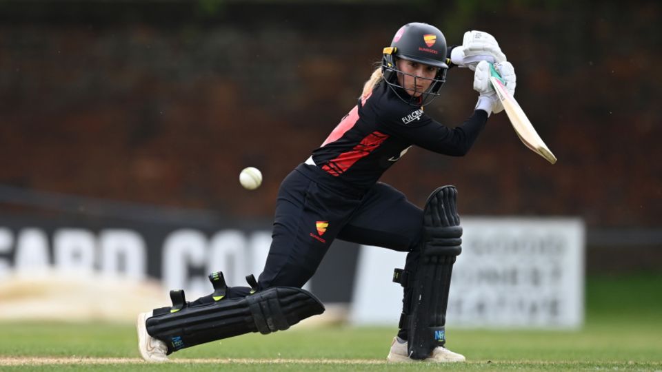 Amara Carr opened the Sunrisers' chase with 42
