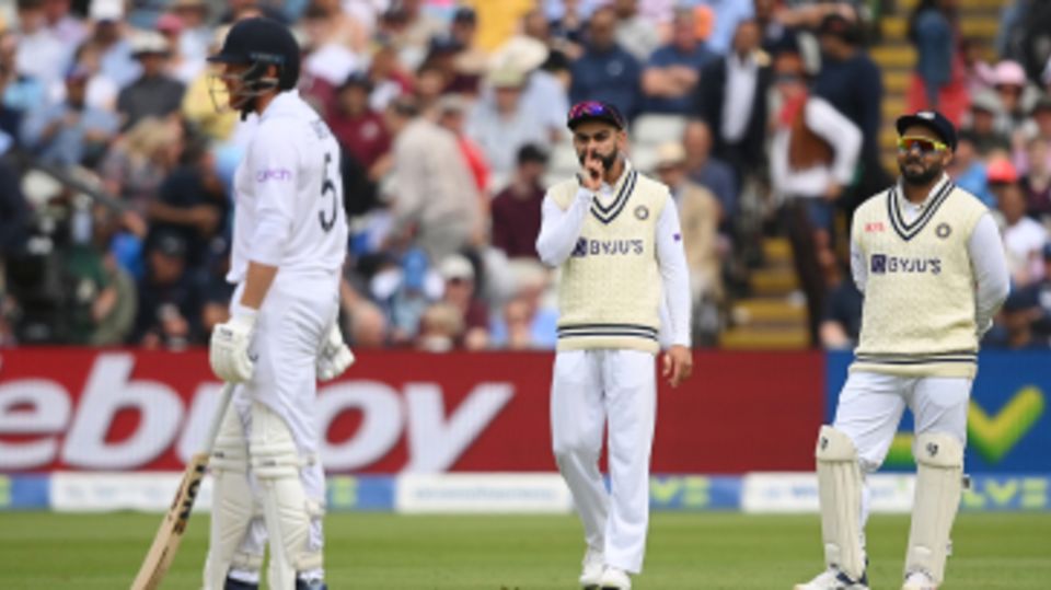 Virat Kohli exchanges words with Jonny Bairstow while Rishabh Pant looks on