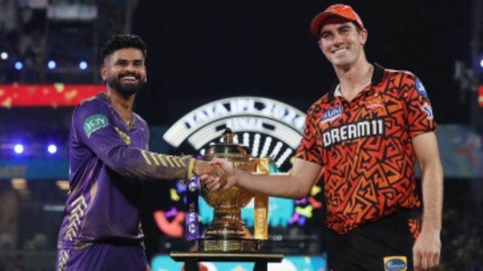 Shreyas Iyer and Pat Cummins pose in front of the IPL trophy
