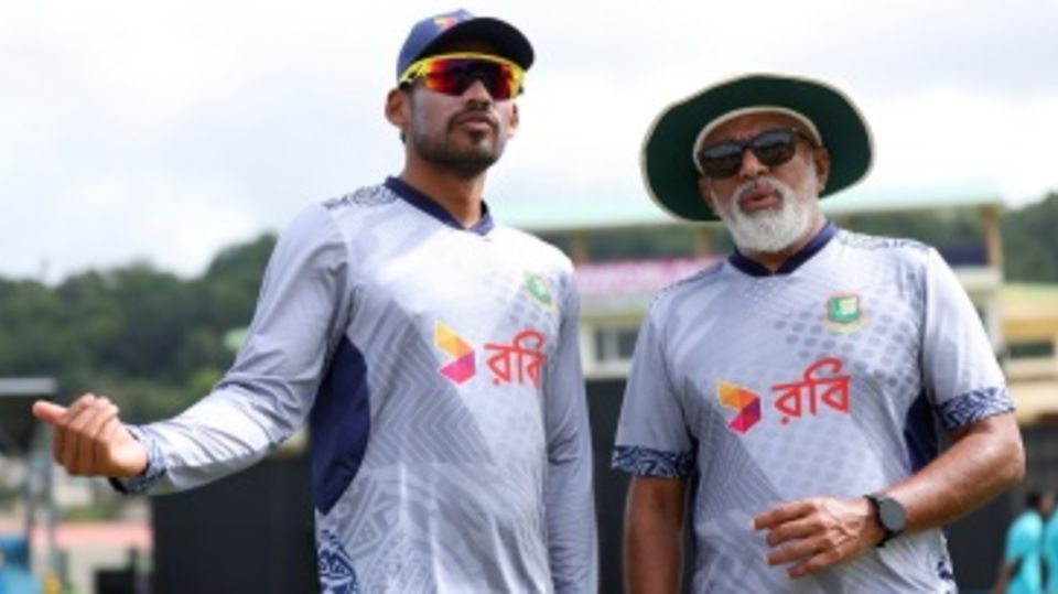 Bangladesh captain Najmul Hossain Shanto and coach Chandika Hathurusinghe have a chat