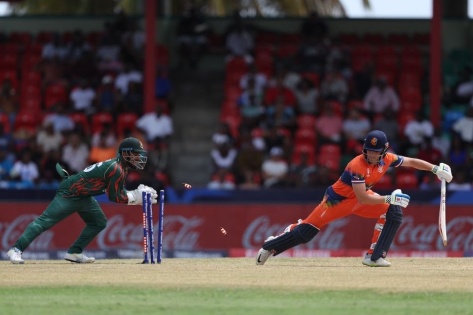 Bas de Leede is stumped off Rishad Hossain